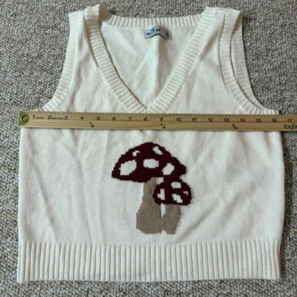 Hollister Mushroom Vest Tank Top Sweater Size Medium, White - Picture 6 of 9